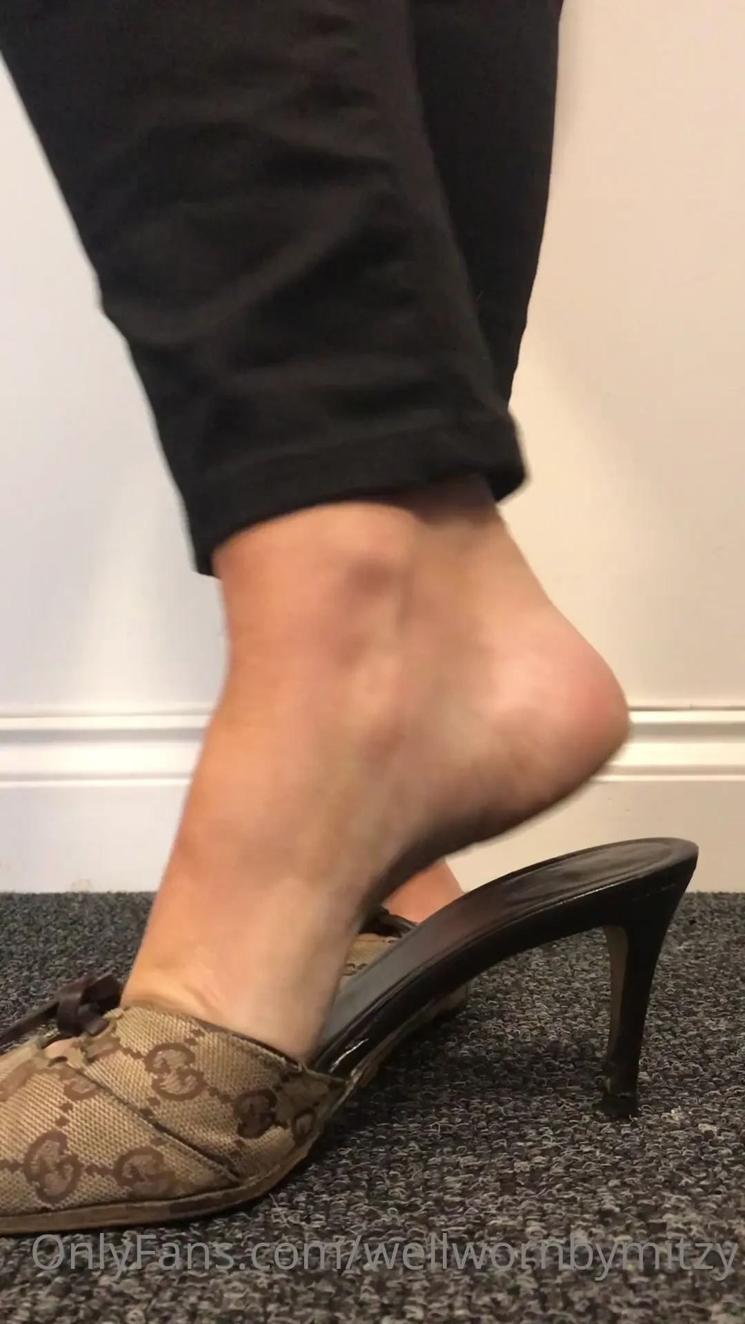 My gucci print closed toe mid height stilettos in 360 degrees 