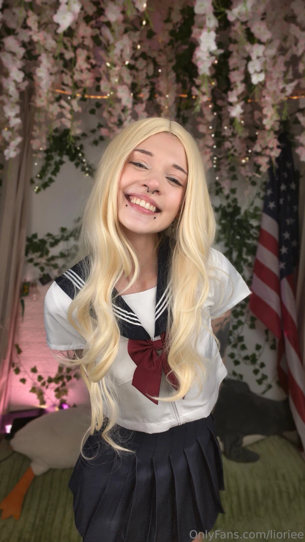 Heyyy i was gonna post a pic with my favorite little rat but i got too 