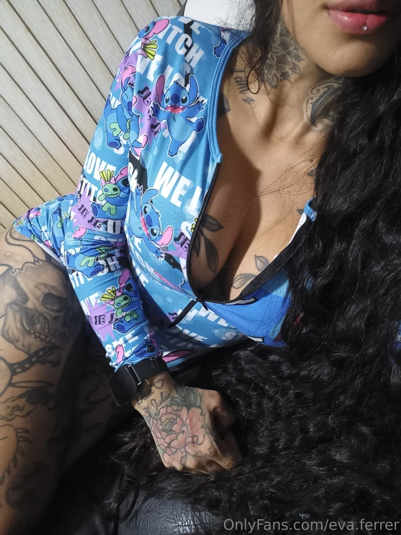 Would you help me close my zipper or would you take it off instead 