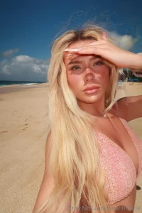 Hot blonde bombshell has entered the chat