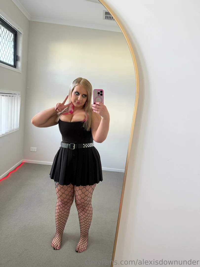 A little birdy told me you like big titty goth girls 