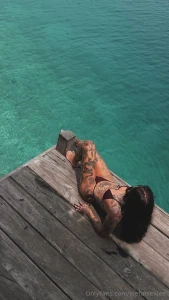 Serving body and scenery