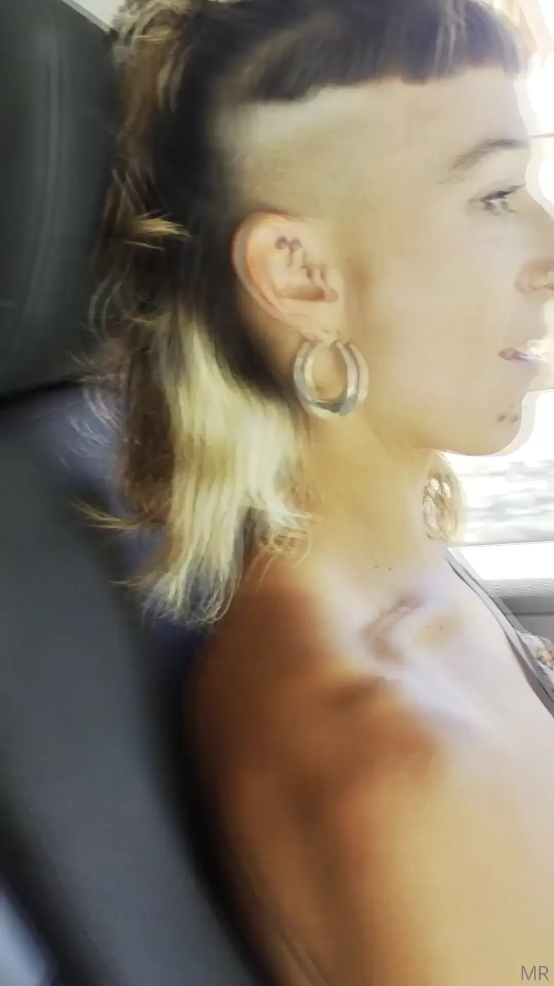 Amateur saturday - fingering while driving 