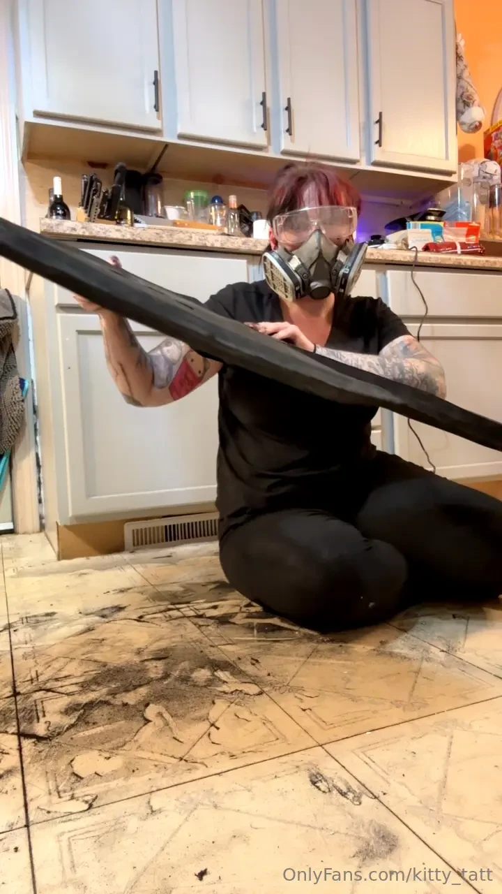 Anyone find a dirty hard working woman sexy freshly cleaned titties in part 1 