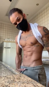 There s anyone avaliable to drink my cum