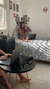 A friend recording me masturbating at his house um amigo me gravou