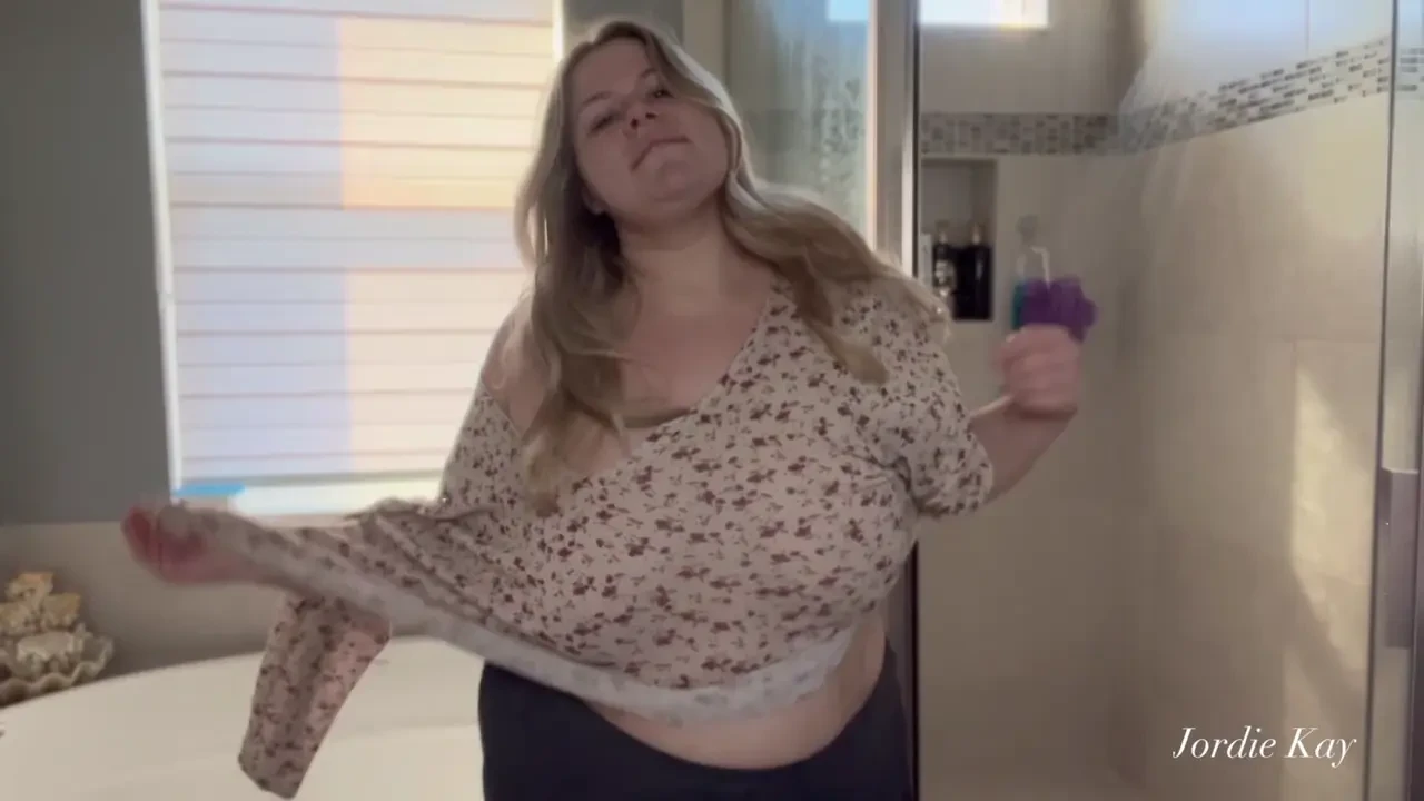 Getting sloppy in the shower i just woke up and needed a nice hot 