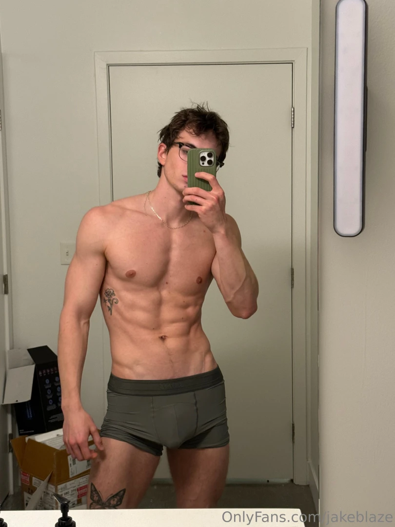 Dick print going crazyyy 