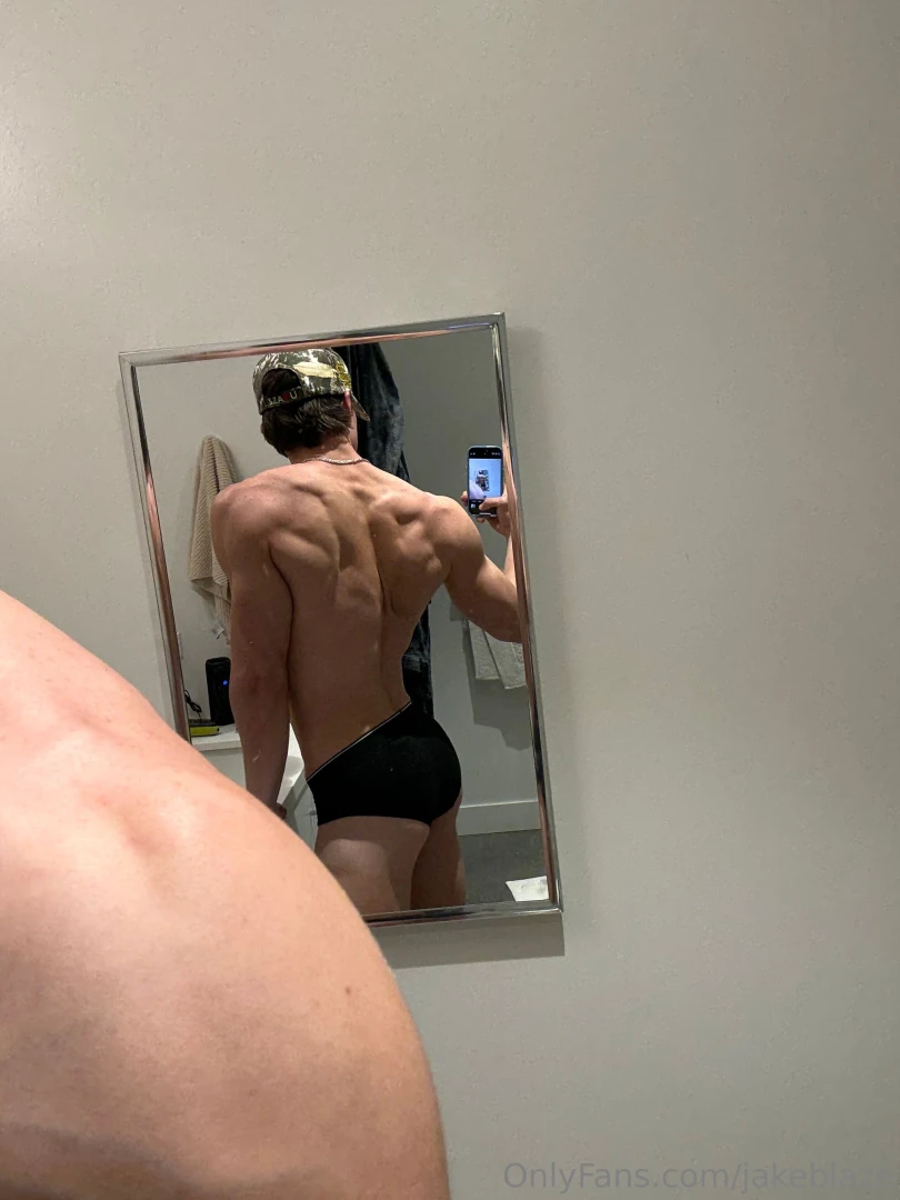 My back is getting shredded ahaha 