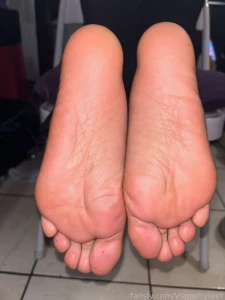 Press your lips against these sweaty soles part 3