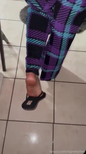 Everytime i lift my leg give my sole a kiss
