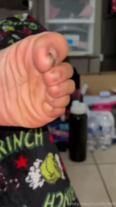 Been in flip flops all day time for you to lick my soles clean oh and