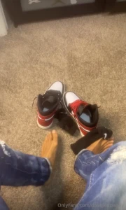 Rocking my jordan 1s but i had to take em off 1 by 1 to let my toes