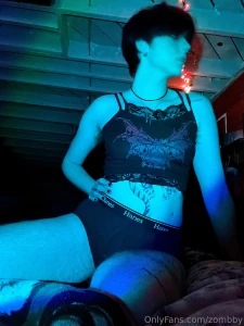 One of my fav thigh pics ever in this post