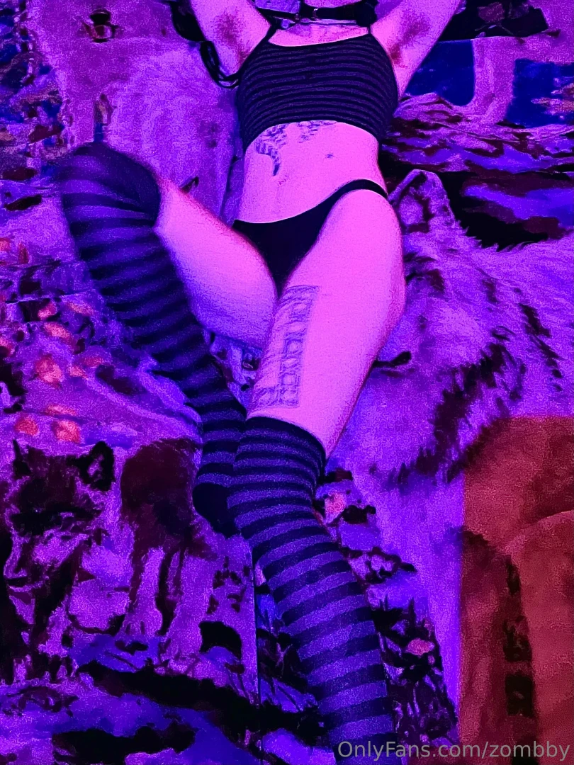 2 thigh pics 1 peek at the goods 