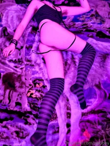 2 thigh pics 1 peek at the goods part 2