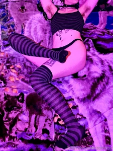 2 thigh pics 1 peek at the goods part 1