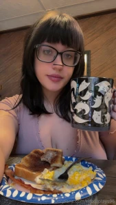Gfe eat breakfast with me 2 mins of just a simple chat and eating