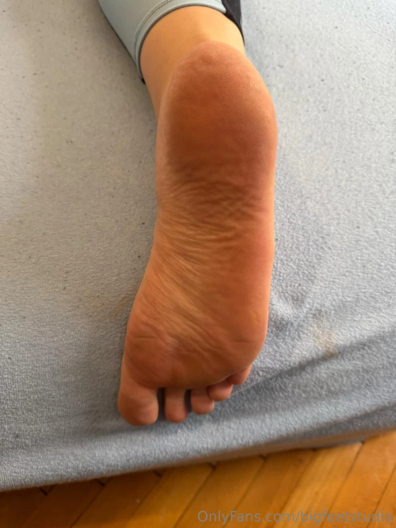 Red velvet s sexy giant feet part 2 