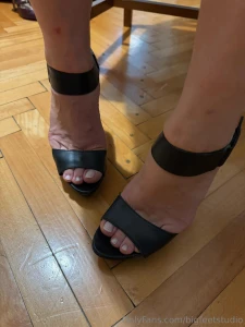 Lilibeth s sexy mature feet in high heels eu size 41 part 12
