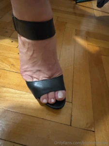 Lilibeth s sexy mature feet in high heels eu size 41 part 6
