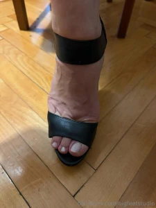 Lilibeth s sexy mature feet in high heels eu size 41