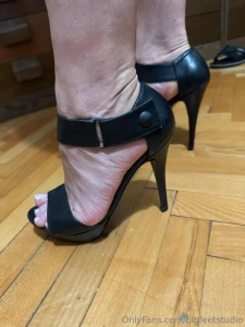 Lilibeth s sexy mature feet in high heels eu size 41 part 15