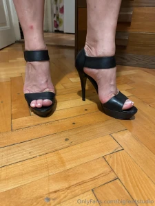 Lilibeth s sexy mature feet in high heels eu size 41 part 11