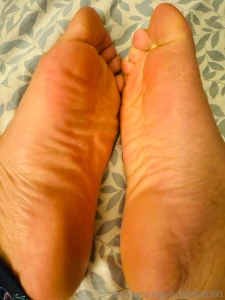 Cute soles sniff it good