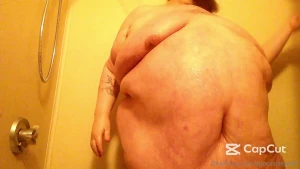 Bellybutton play in the shower