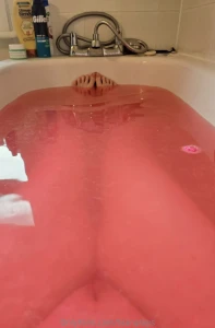 Still really need some stuff on my throne please please consider