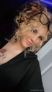 What s good head without great eye contact