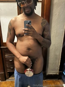 Washing dishes but this lil pan go hard on eggs