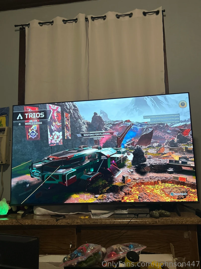 Apex and chill i play while you just suck my dick no talking just 