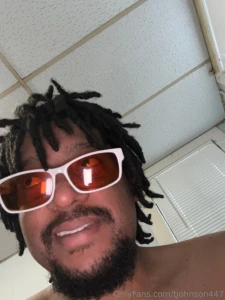 Me looking at all the presents i don t have