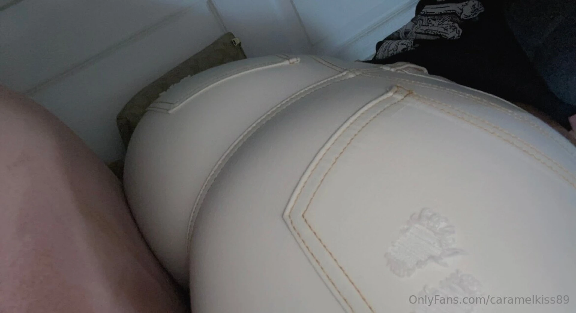 Just a reminder that this is how jeans look on me 