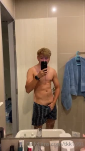 Starting off by a casual mirror selfie but upon seeing my own tits and