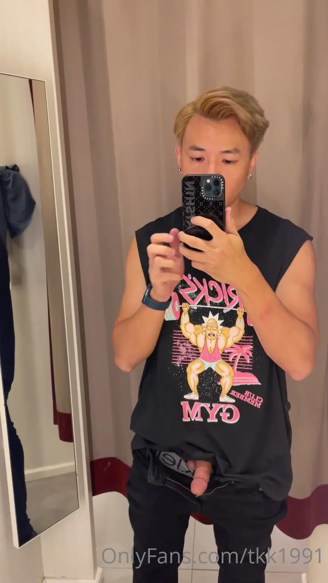 Does everyone else feel horny like me every time entering a fitting 