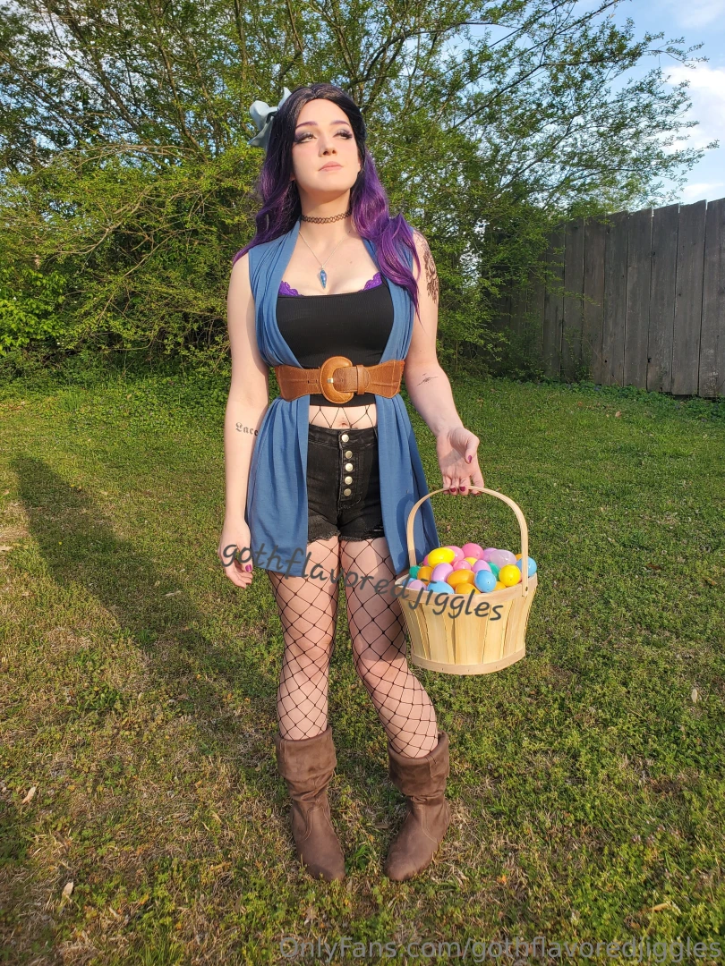 Some still shots from my latest abigail cosplay from stardew valley 