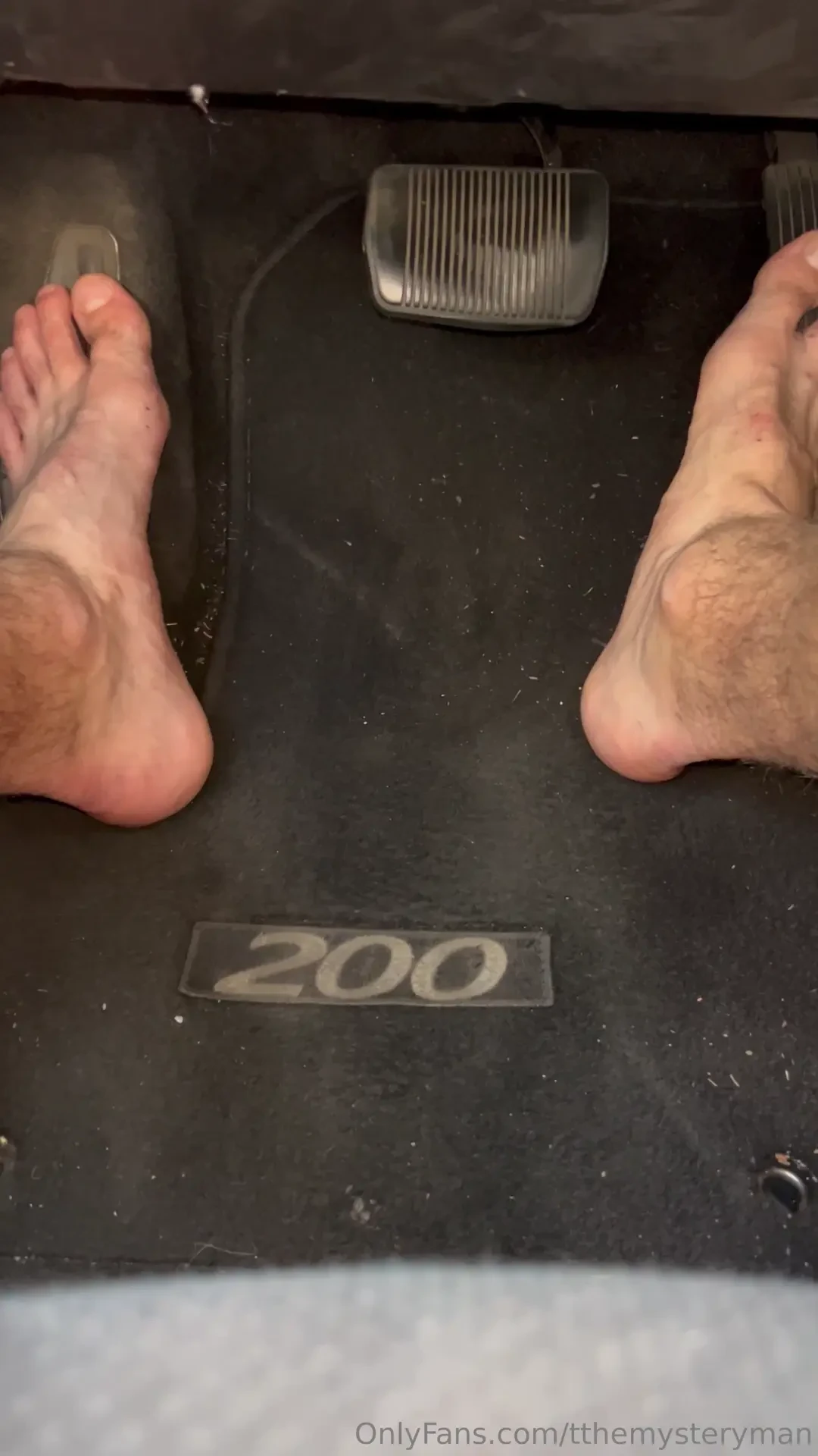 Let me pedal pump your car baby and rub my toes all over your pedals 