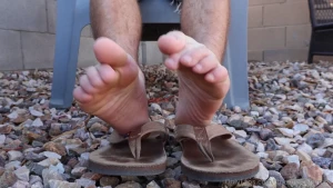 Come worship my feet in my backyard baby