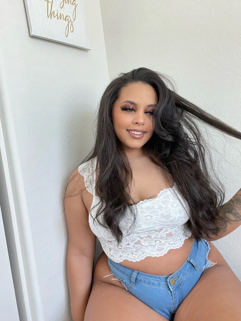 Am i cute enough to catch your attention 