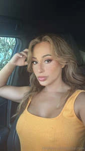 Afternoon baby did you just daydream about me bent over your desk