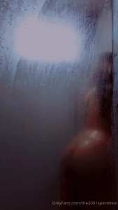 Si estuvieras conmigo en la ducha te lavaria la espalda con mis tetas