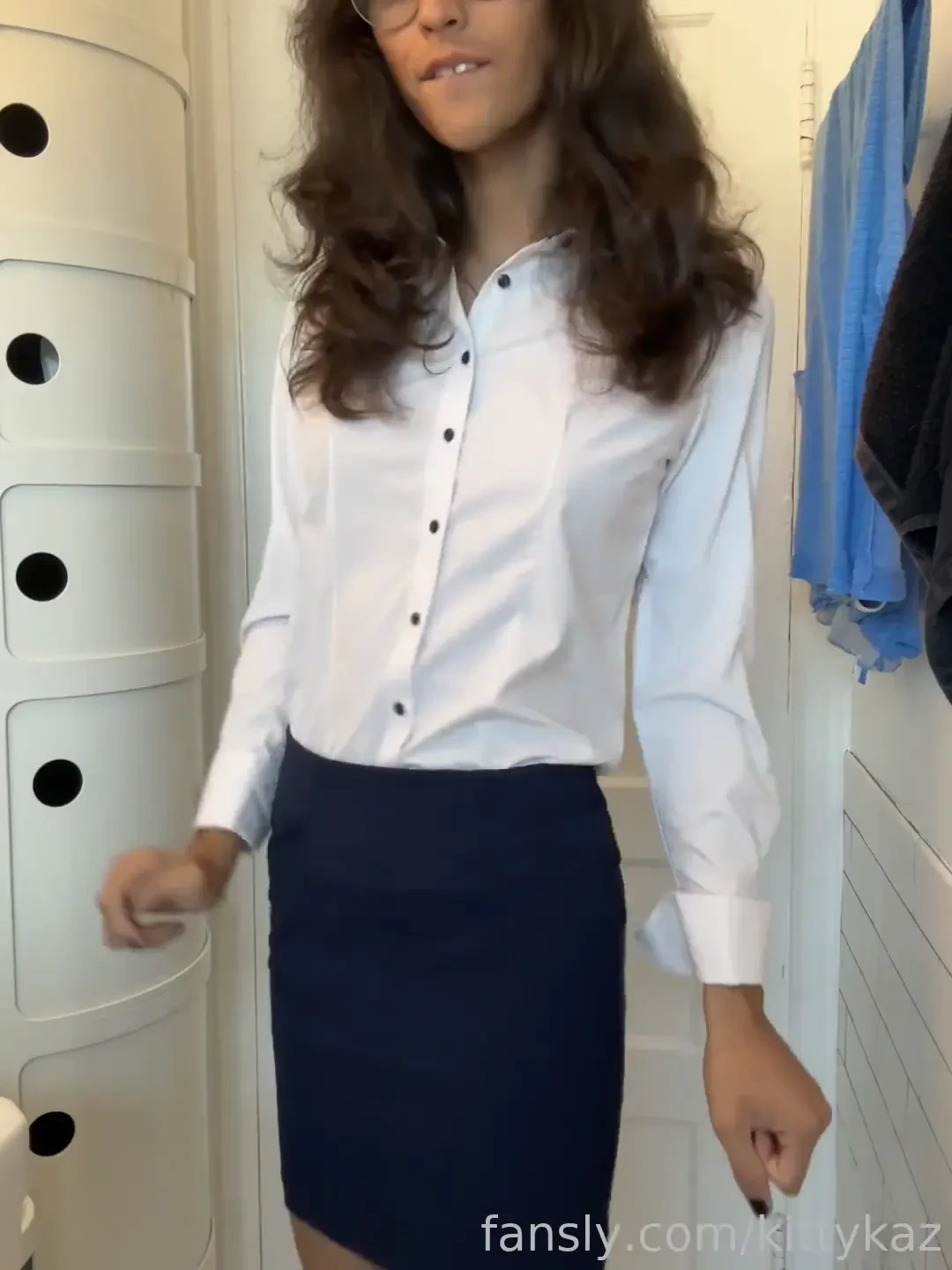 Good girls lock and smush their tiny pp to stay horny and obedient i 