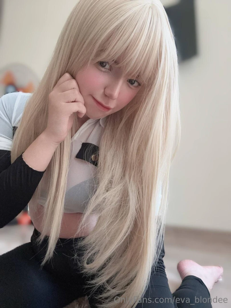 And imagine you re flying on a plane and i m the stewardess onboard 