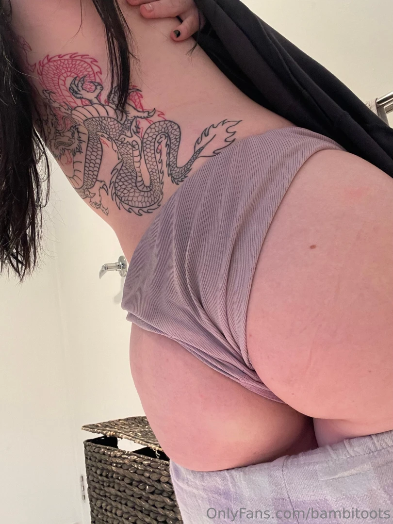 Back again with another free booty pic i was so overdue for a shower 