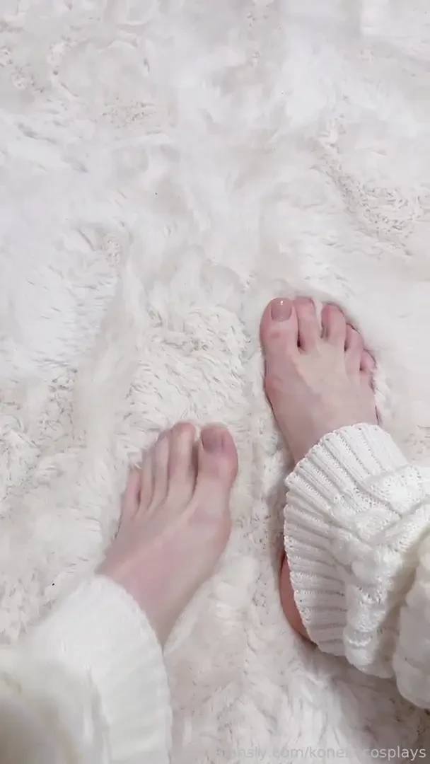 Pale feet lt 3 pack 1 photos bare feet clear nail polish white leg 