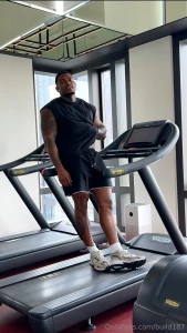 Just warming up but the view s already getting hot some sweat some