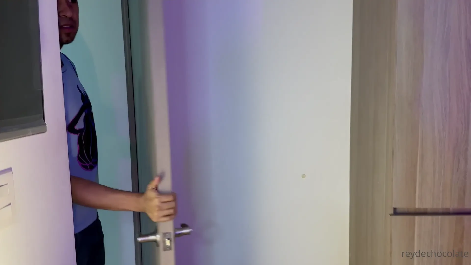 Watching my roommate do squats got me insanely horny his ass just kept 